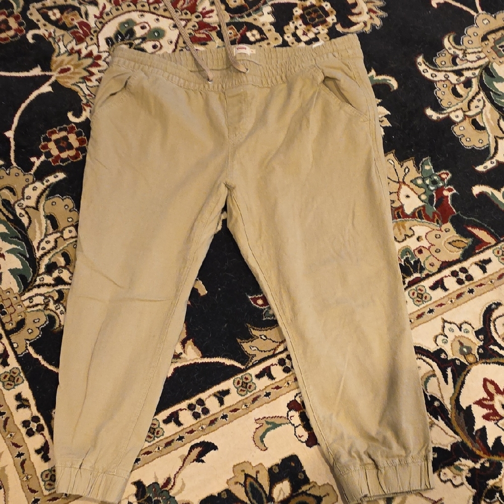 Levi's Women's Light Khaki Capris Jogger Pants